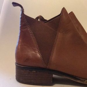 Aldo Shoes - Round Toed Carmel Colored Ankle Boots Aldo Shoes - Round Toed Carmel Colored Ankle Boots